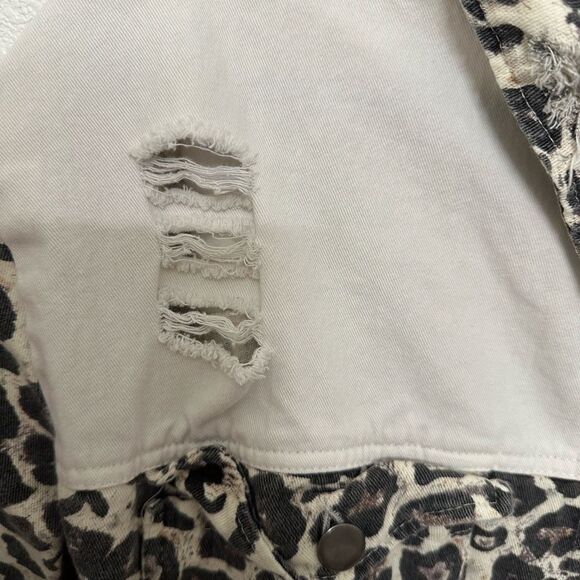 Leopard Print Button Up Women’s Jacket - Picture 3 of 8